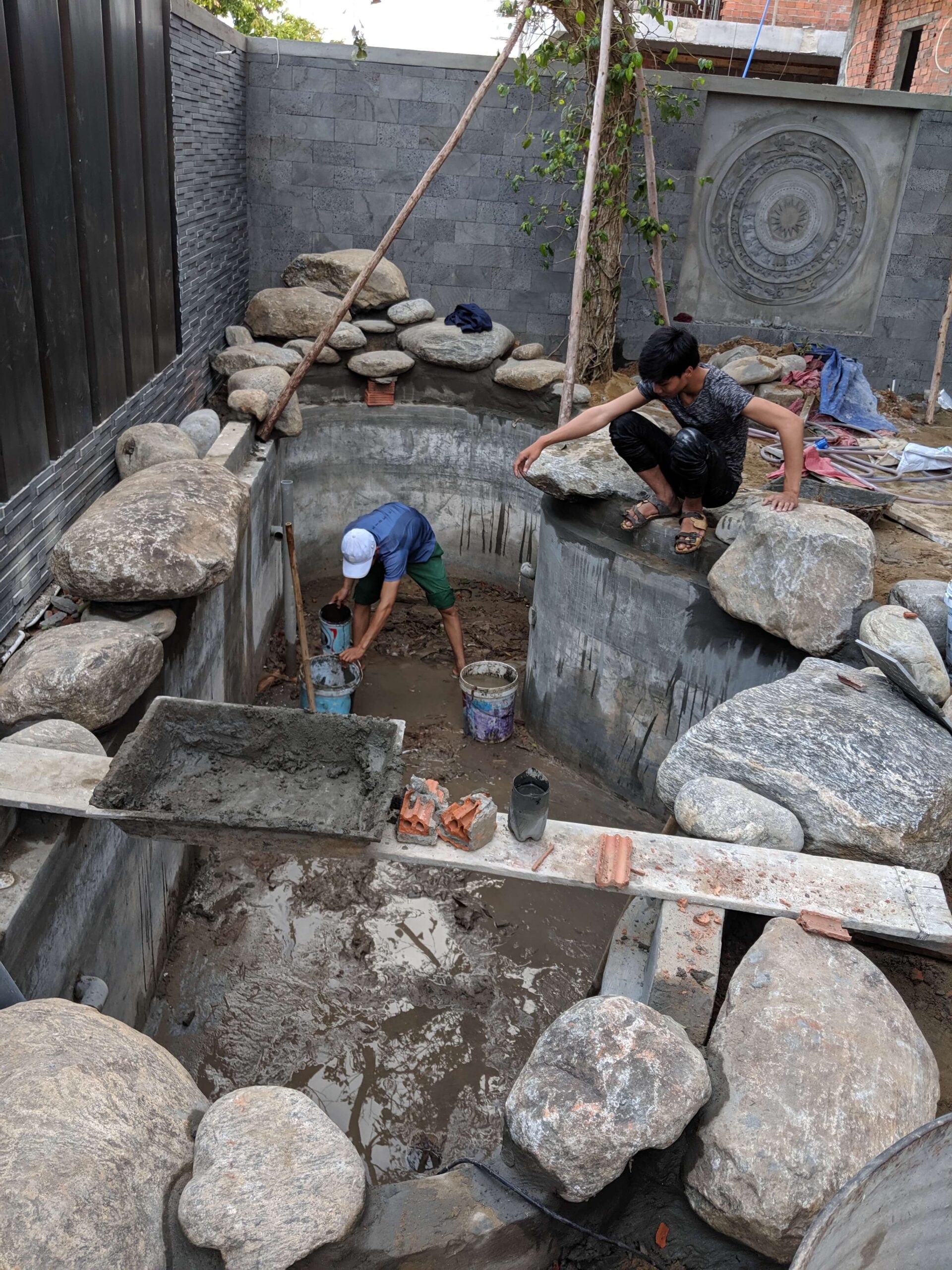 Thi công hồ cá Koi